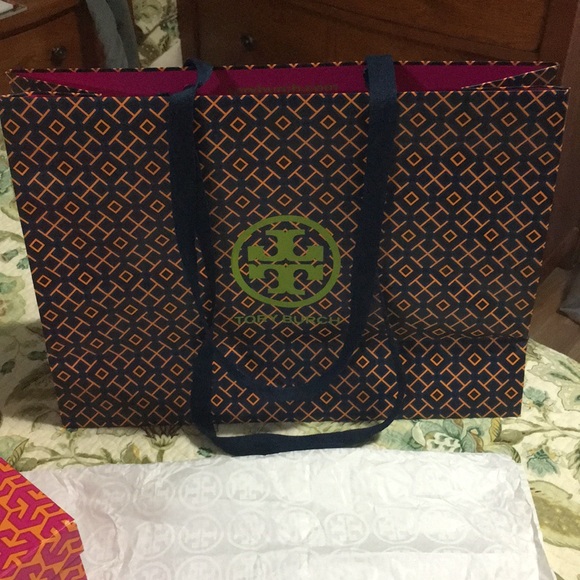 Large Tory Burch Gift Bag, shoe box and 3 sheets of tissue paper. - Picture 2 of 6